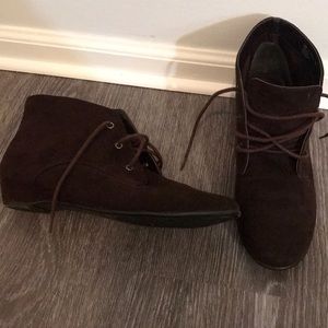 COMFY Aerosoles Brown suade booties 🐻